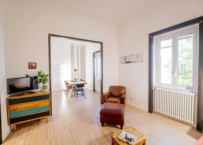 Charming Design In Vibrant Pigneto Apartment *